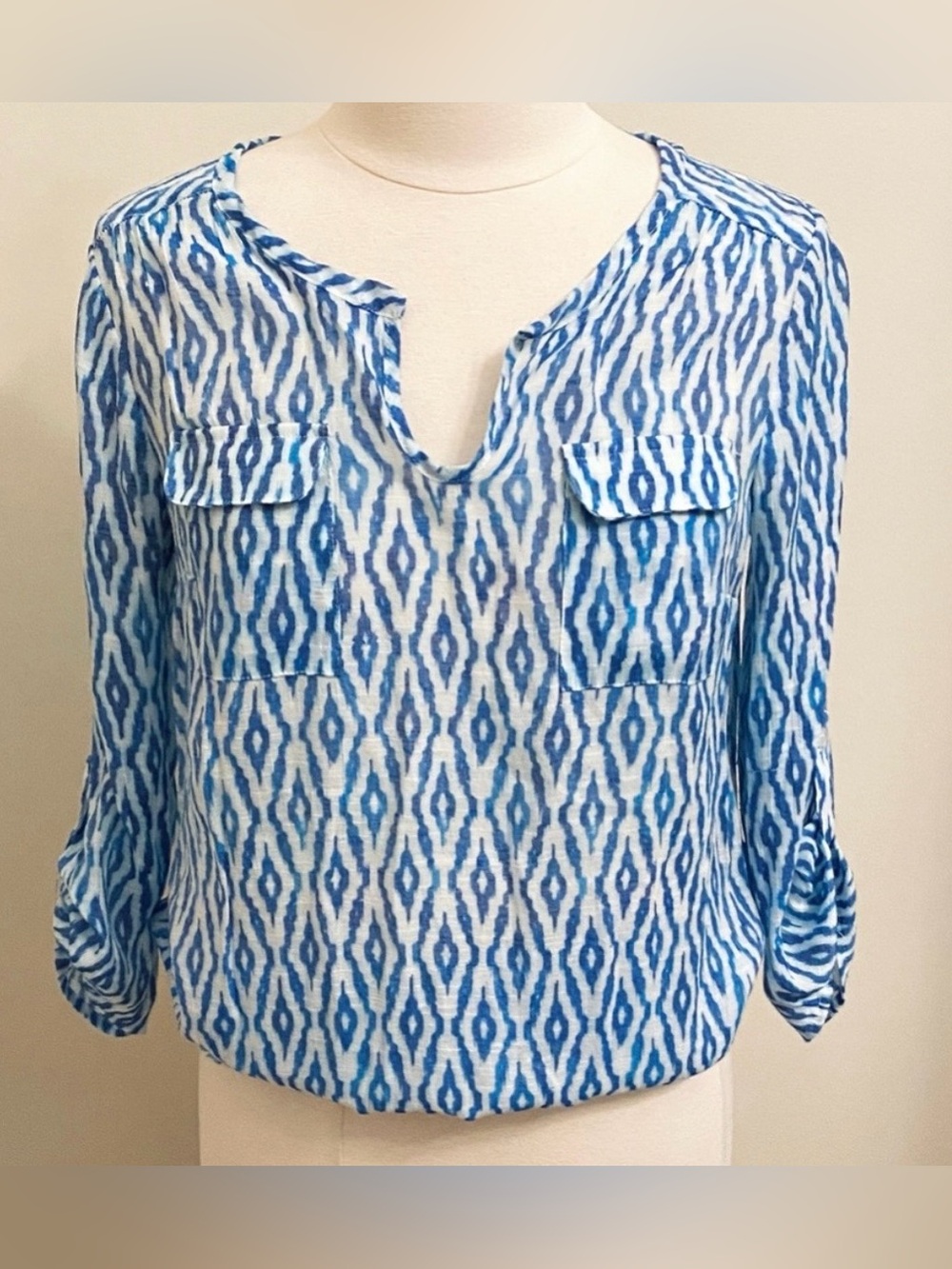 AB Studio Blue White Modern Geometric SZ M Boho Chic Preppy Casual Blouson Top